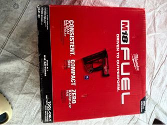 Milwaukee M18 FUEL 16 Gauge Angled Finish Nailer Bare Tool