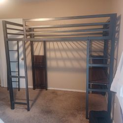 Bunkbed Single With Desk. 