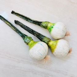 Set of 3 Hand Painted Papier Mache Garlic / Allium Vegetable Kitchen Decor