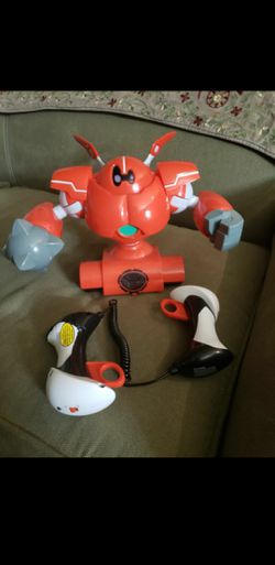 Punching/ fighting robot