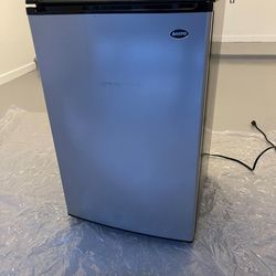 Refrigerator Mini  Sanyo