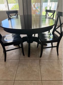 Potterybarn table & chairs