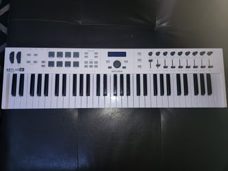 * Arturia Essentials 61 Key Like New!