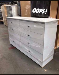 Cajoneras 8 Gavetas / Dressers New