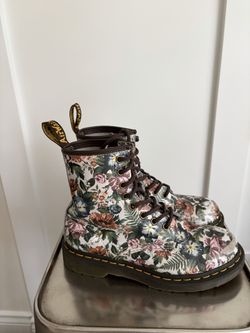 Dr Marten Leather Boots size 6