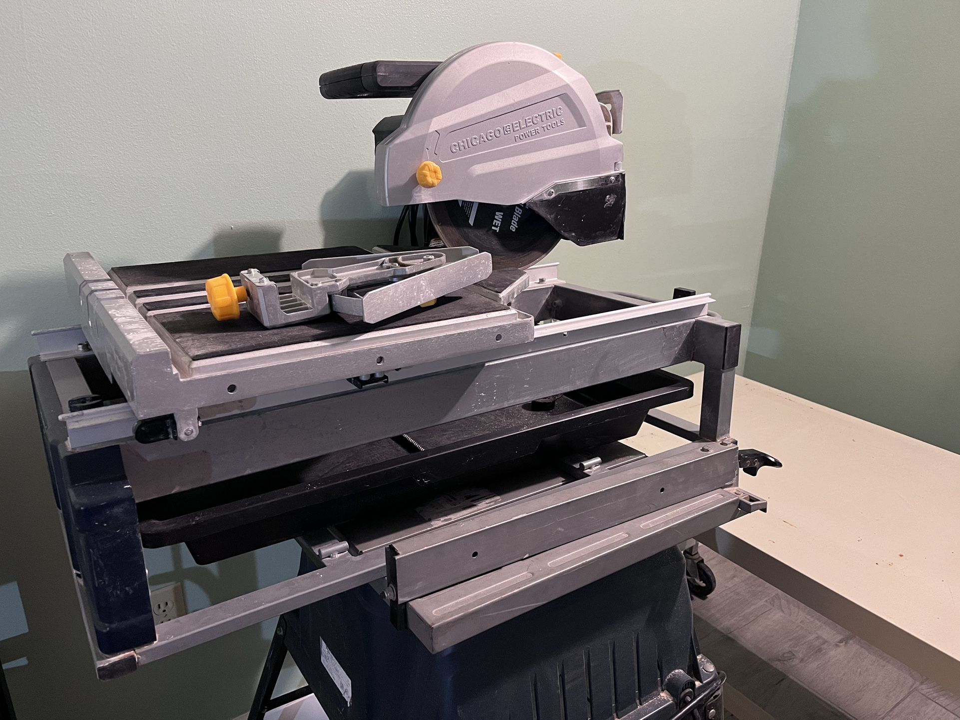 Chicargo Table Wet Saw And A Table Saw