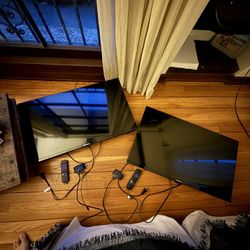 2 TVs (32 inch) Roku, Controller And Mount Included - $80