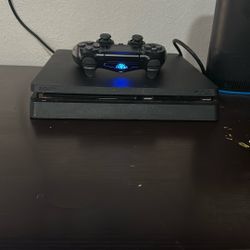 Selling PS4 Slim 