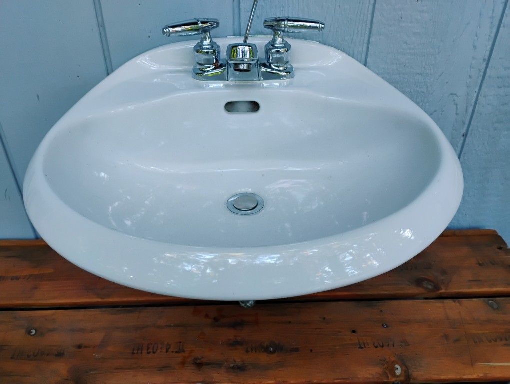 Pedestal Sink 