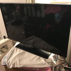 Samsung 32 inch 720p HD TV with TV Remote (UN32EH4003F)