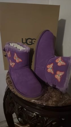 UGG BOTAS. Size. #. 4. Nuevas