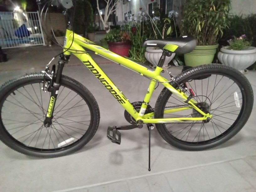 **BRAND NEW** 24" MONGOOSE INERTIA BIKE