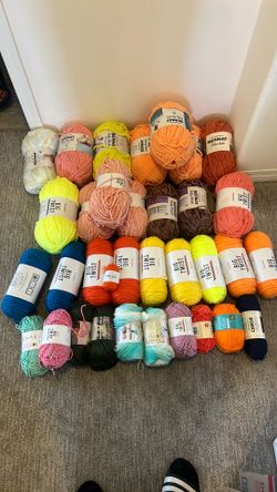 New Yarn - Bernat, Big Twist, Lion Brand, Huge Lot