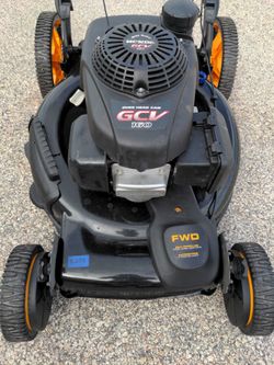 Self Propelled Mower With Honda Engine