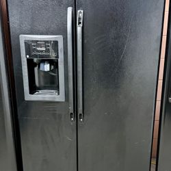 Black GE Side By Side Refrigerator 