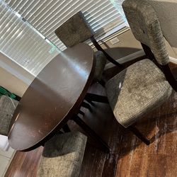 Dining Table Set With 4 Chairs In Good Condition 