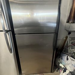 Refrigerator Kenmore 30”
