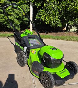 Greenwork battery Operated Self-propelled Lawnmower