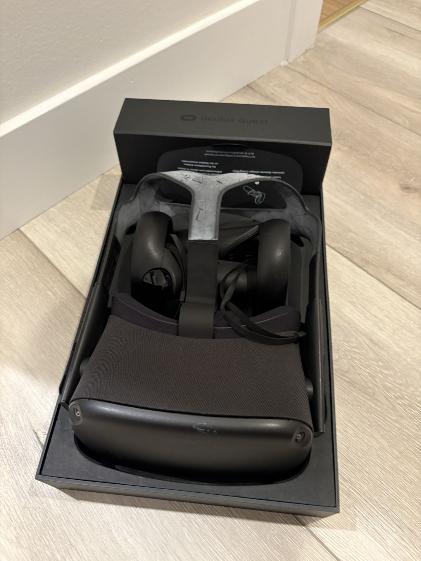Oculus quest - great condition