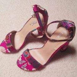 Cute, pretty fabric Heels NEW 5.5