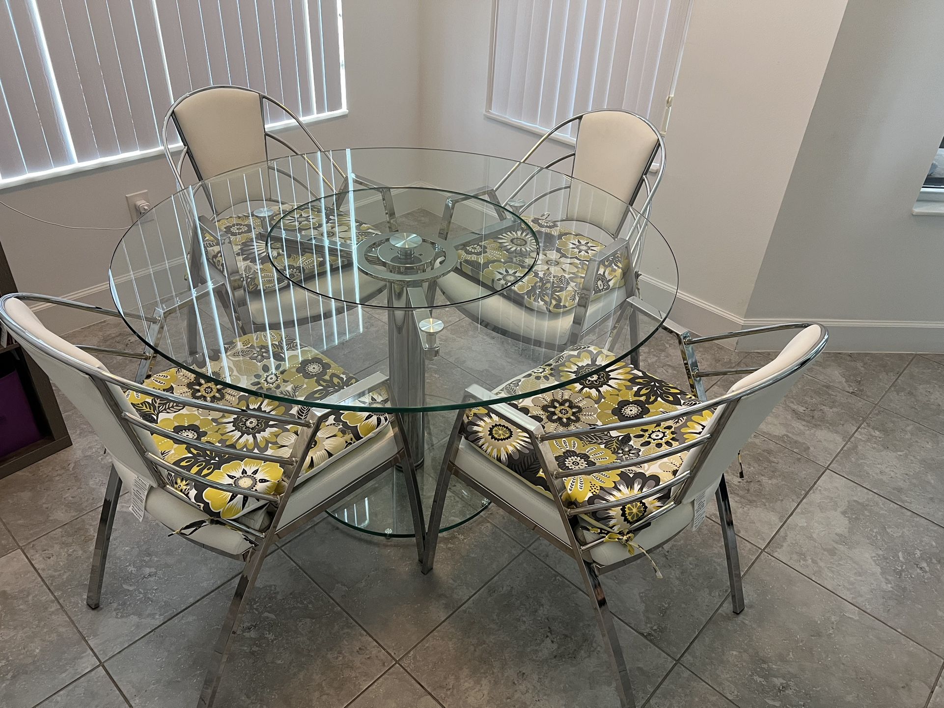 Breakfast Table And Chairs