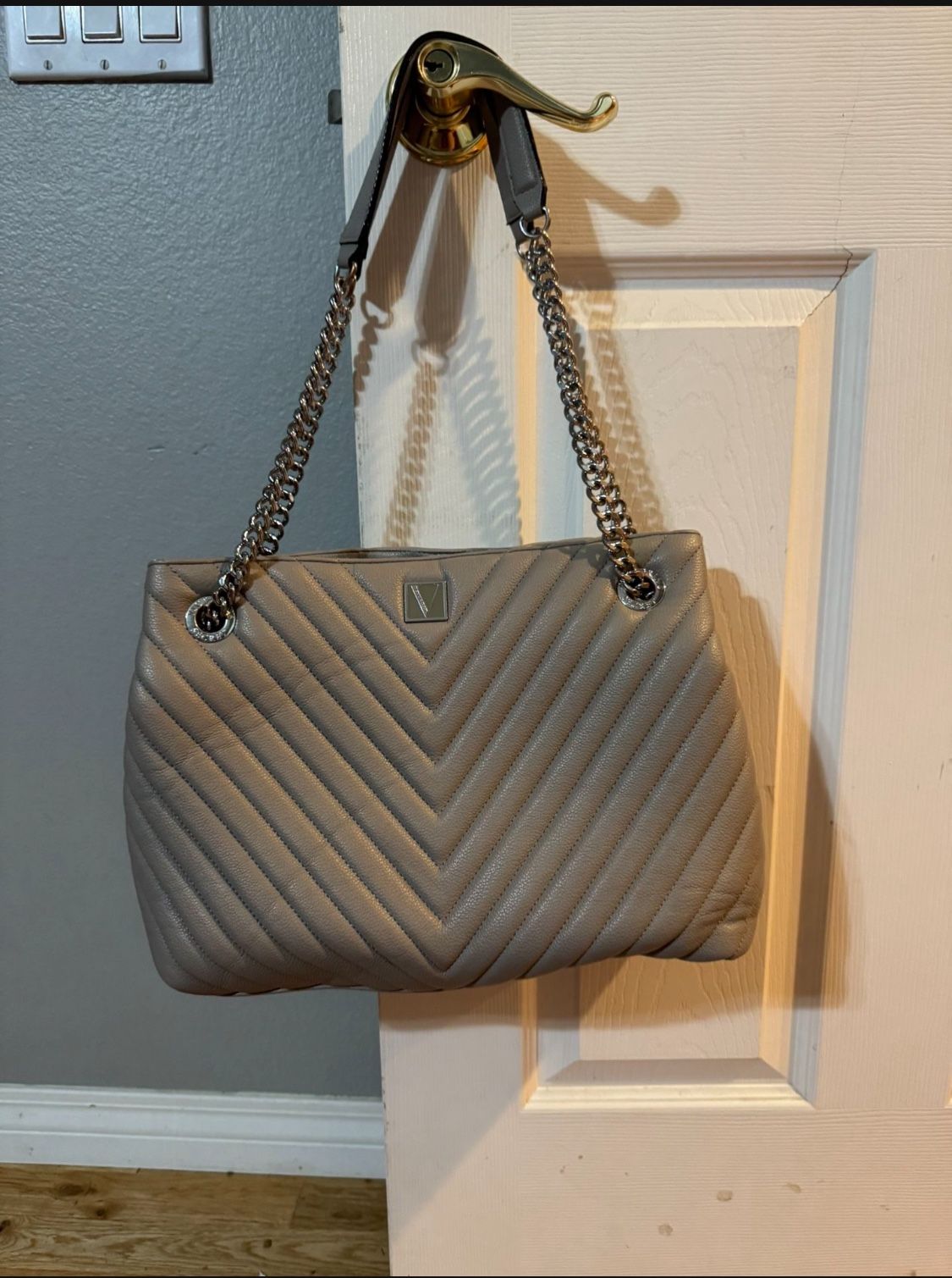 VICTORIA’S SECRET PURSE EUC!