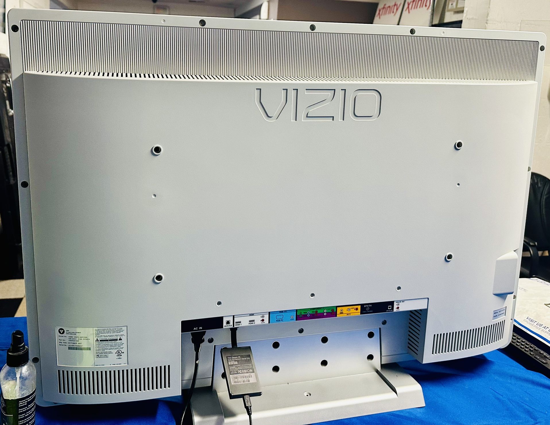 Vizio 37" inch LCD 1080p HDTV White for Sale in Pk, IL