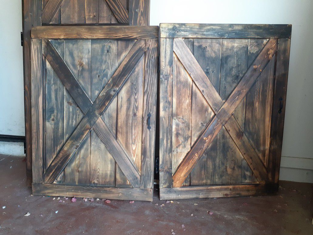 Small.barn doors Two 46 X 34
