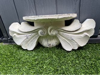 Shabby chic wall shelf