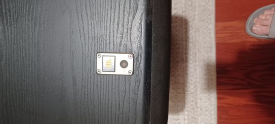 Outstanding JBL 10 inch sub woofer.
