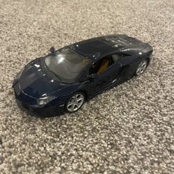 Model Car Lamborghini Aventador LP700-4.