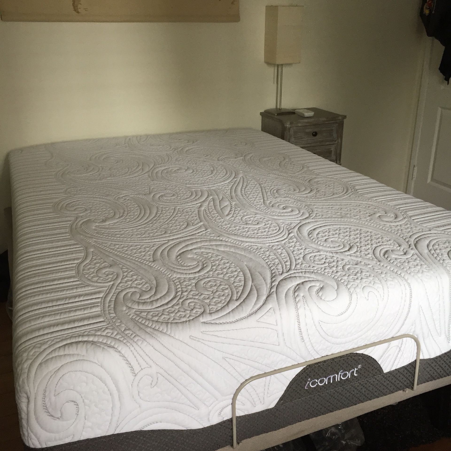 Tempur-pedic ergo adjustable bed frame/base