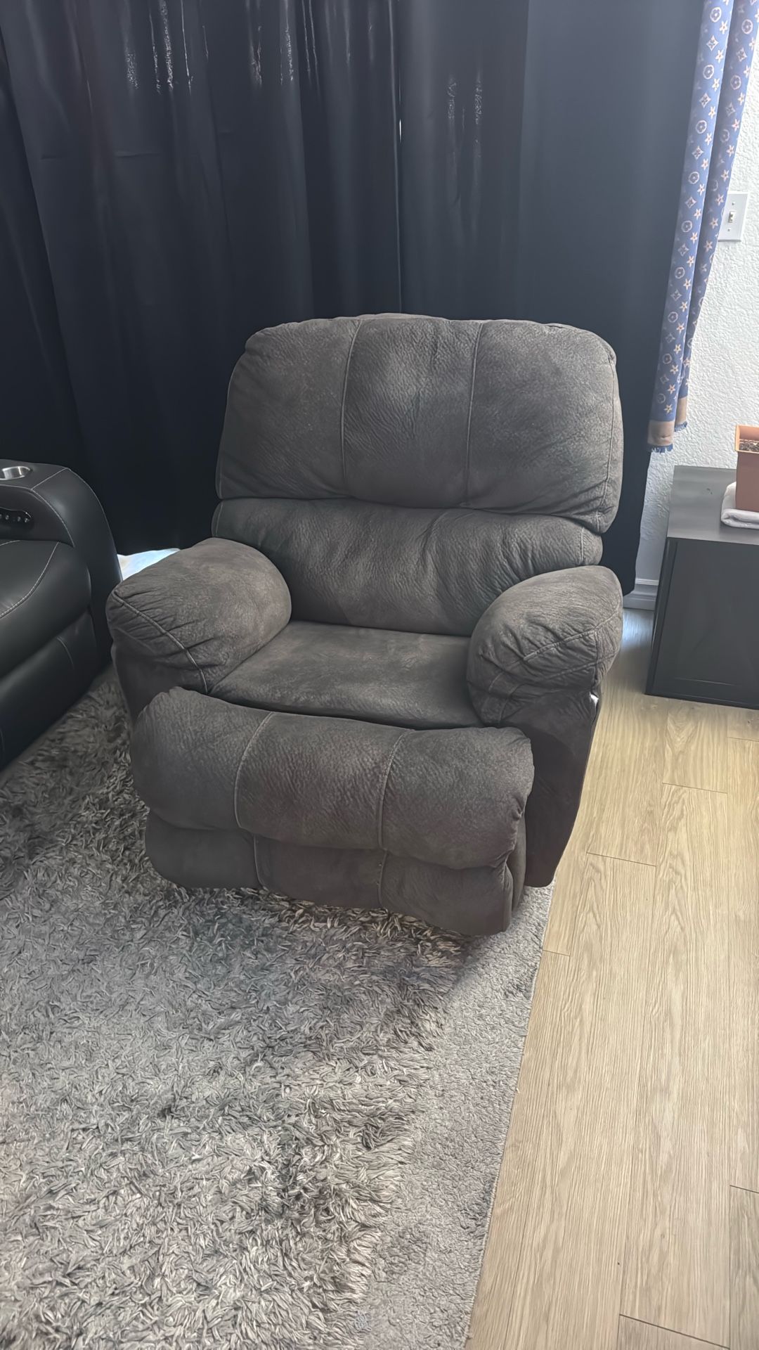 Single couch recliner