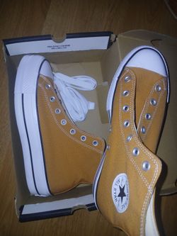New womens converse size 10 and size 8.5 in men