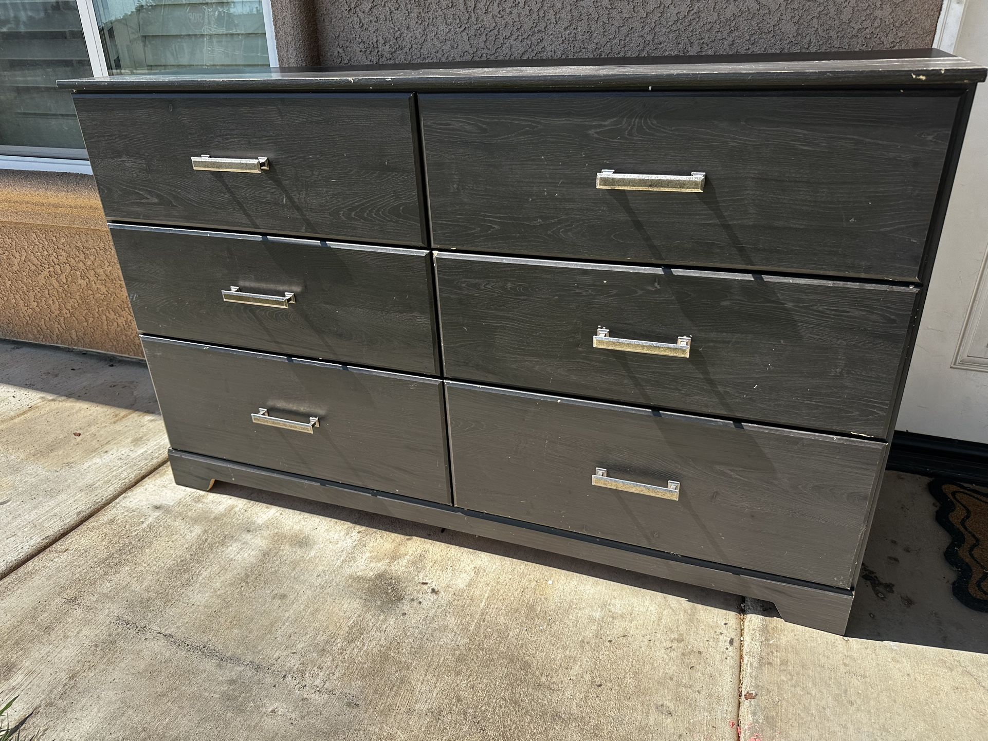 Dresser 