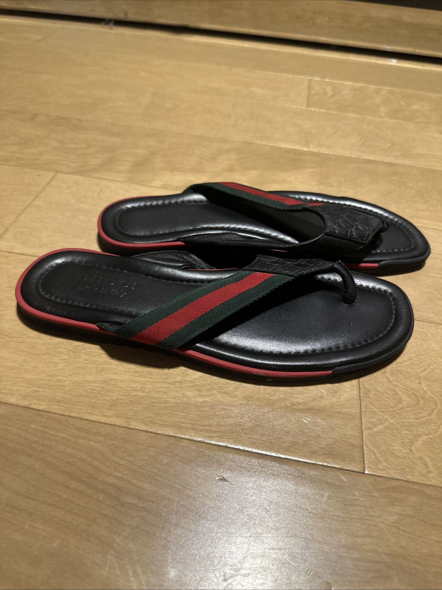 Gucci Men's Black Leather Thong Sandals. Size IT9 G/ US 9.