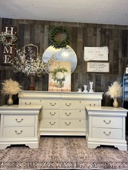 Dresser & Nightstands