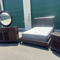 Beautiful Queen Size Sleigh Bedroom Set With Bamboo Mattress 