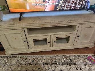 Entertainment center