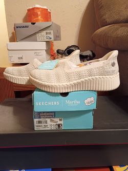 Sketchers Slip on Sneakers  !