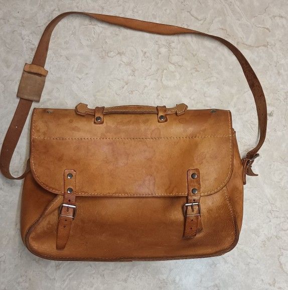 Vtg Tan Leather Messenger Bag from the '80s