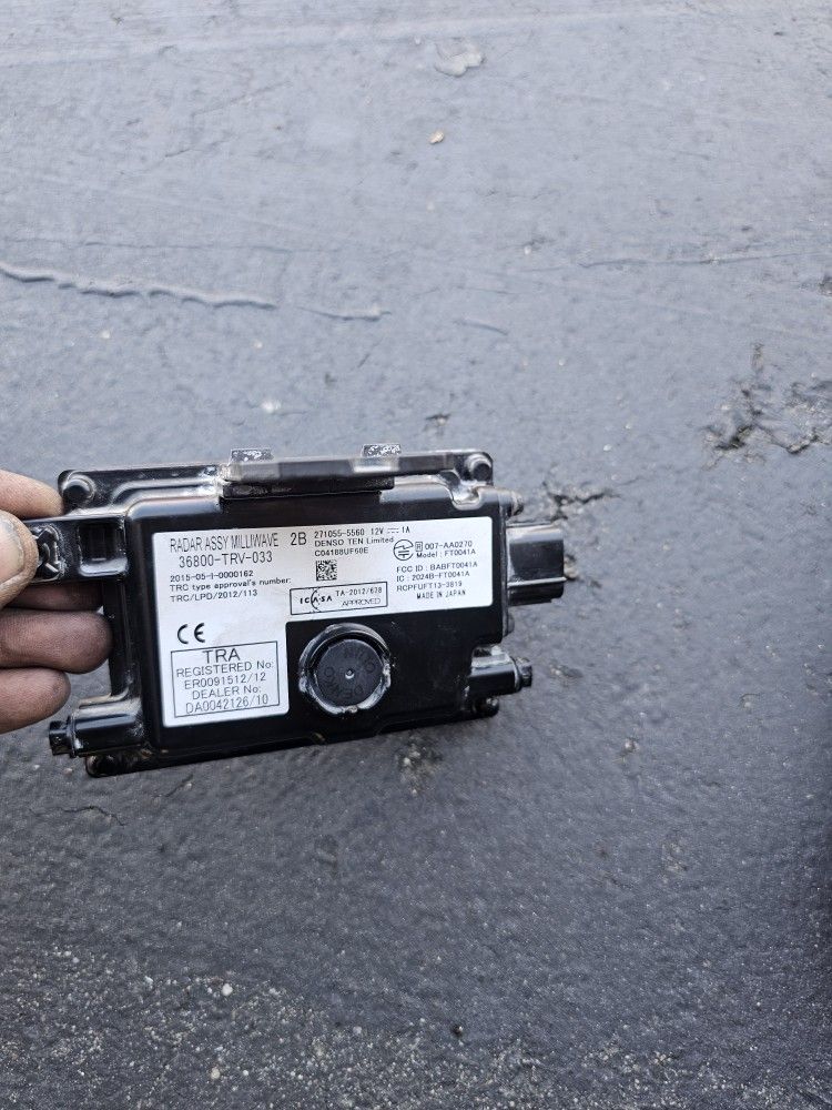 Honda Clarity Front Radar And Emblem