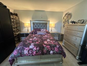 Five piece queen bedroom set