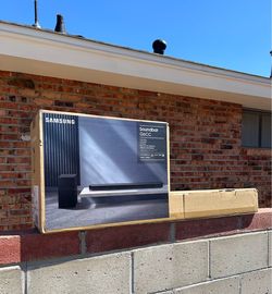 Samsung 3.1 Ch. Dolby ATMOS Sound Bar With Q Symphony