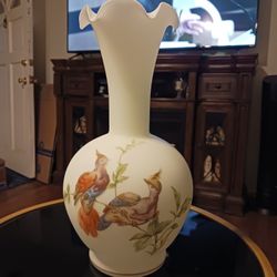  REALLY NICE  FROSTED  WHITE  GLASS  VASE, With  Birds 
