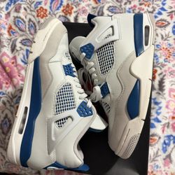 Jordan 4 Military blue Size 10.5 VNDS
