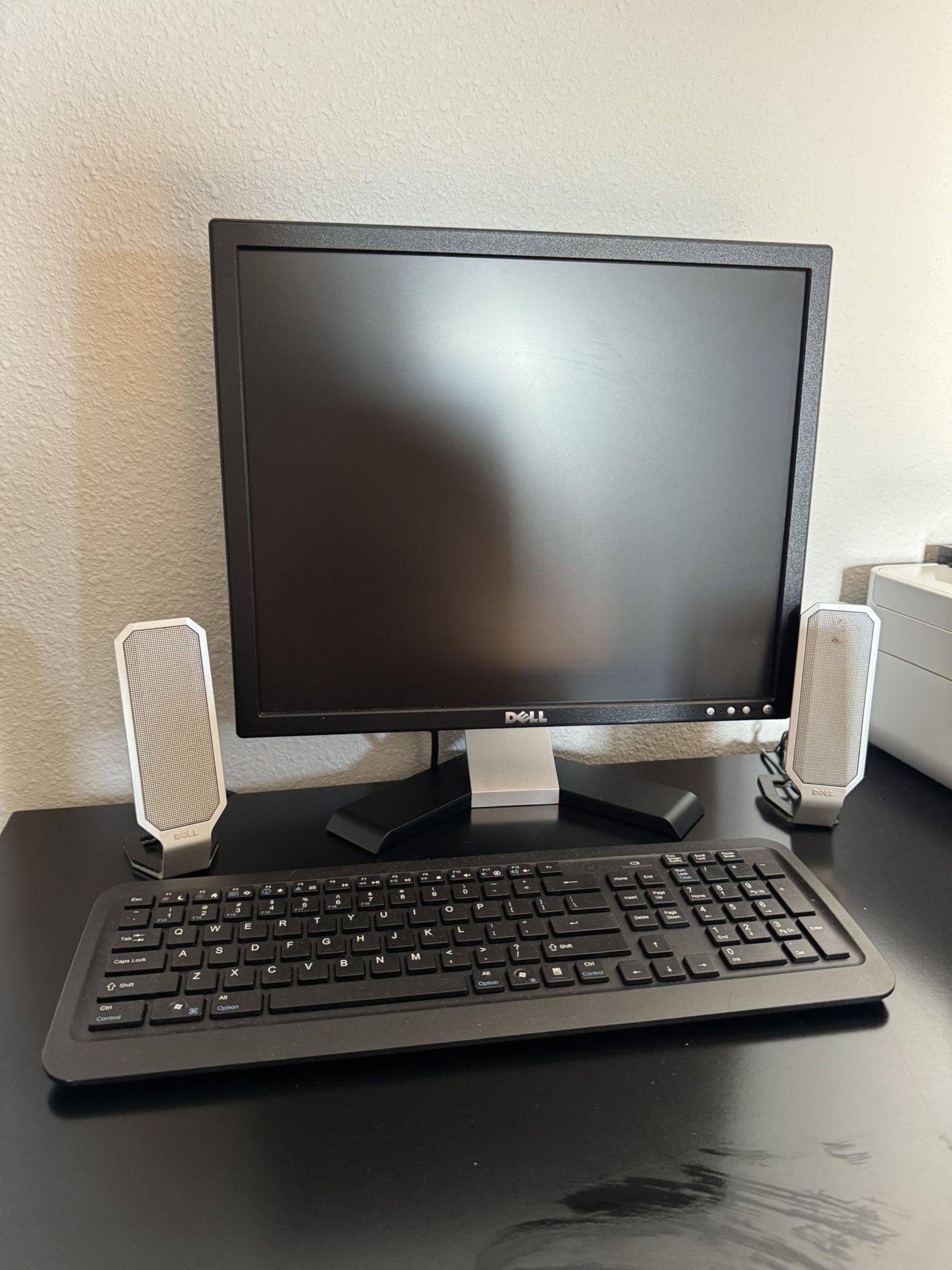 Dell Complete Set w/ monitor and processor