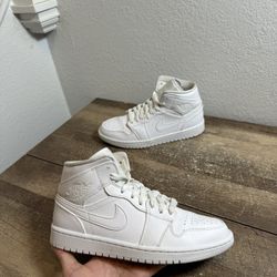 Nike Air Jordan 1 Mid Mens Size 7.5 White Athletic Basketball Shoes Sneakers