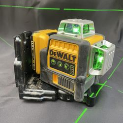 DEWALT 3-beam line laser level