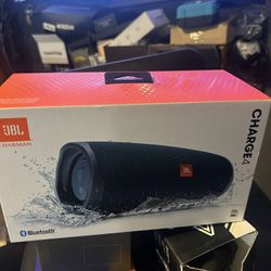 New JBL Charge4 Bluetooth Speaker